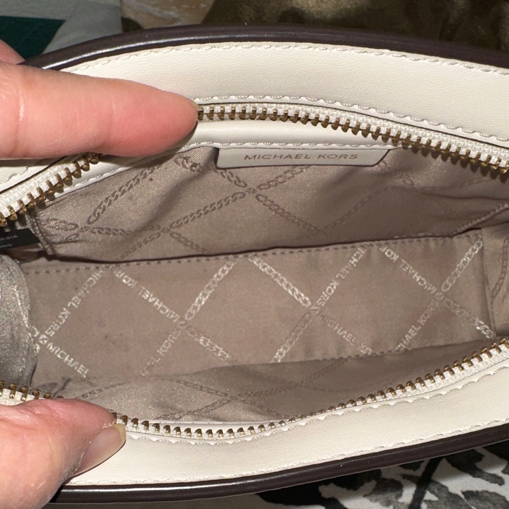 Price Drop ⬇️ Michael Kors Ivory Small Crossbody Bag - Picture 10 of 14
